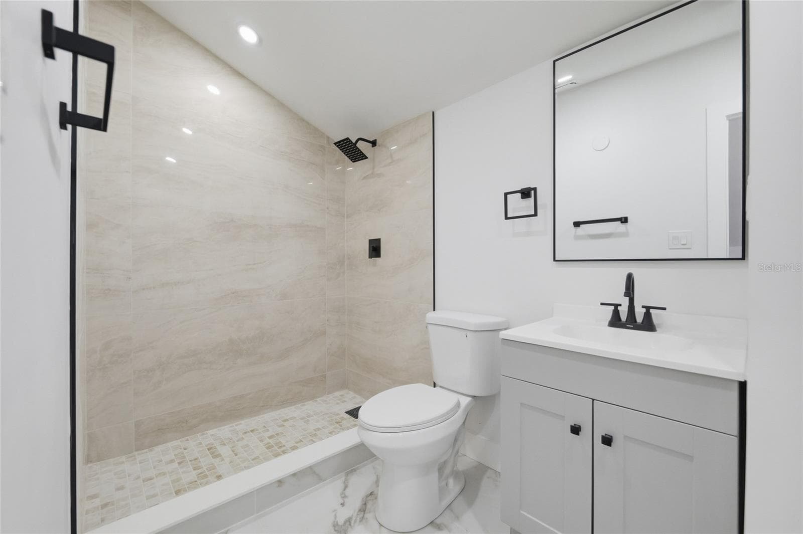 7210 VALRIE LANE — photo 15 of 43