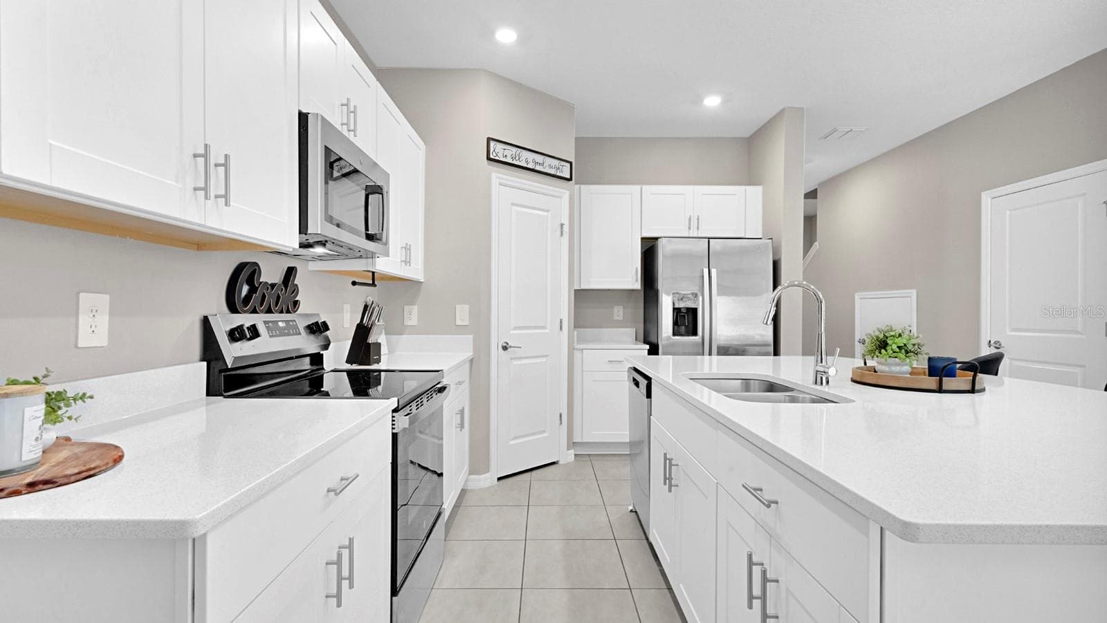 3569 MAYFAIR STREET — photo 10 of 29