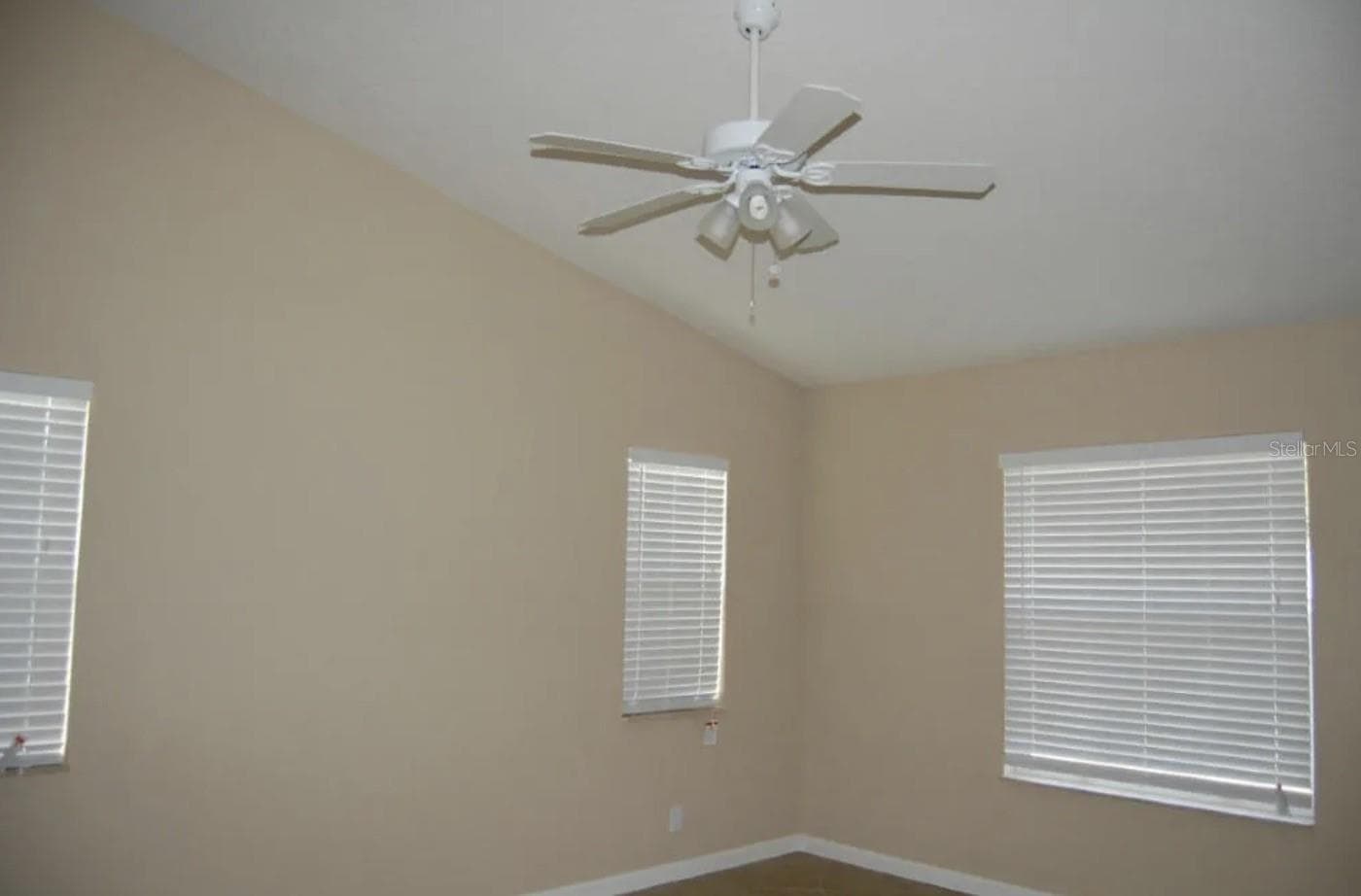 412 SOUTHRIDGE ROAD — photo 5 of 10