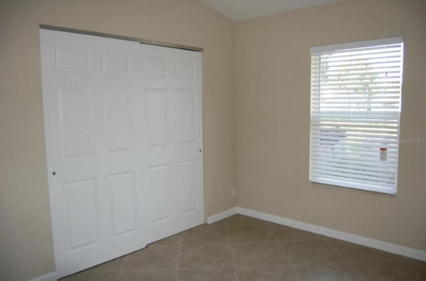 412 SOUTHRIDGE ROAD — photo 3 of 10