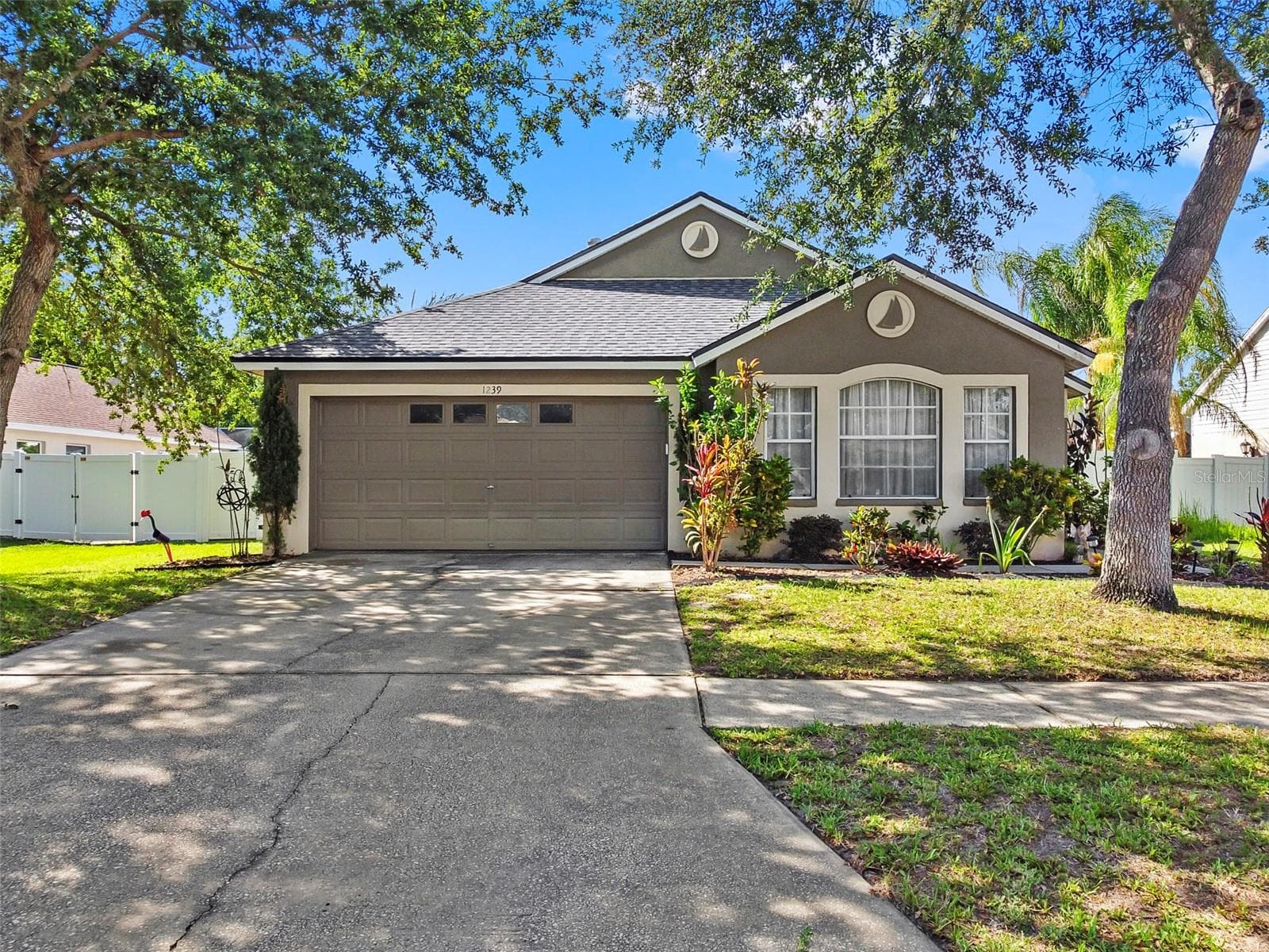 1239 AVONWOOD COURT — photo 1 of 32