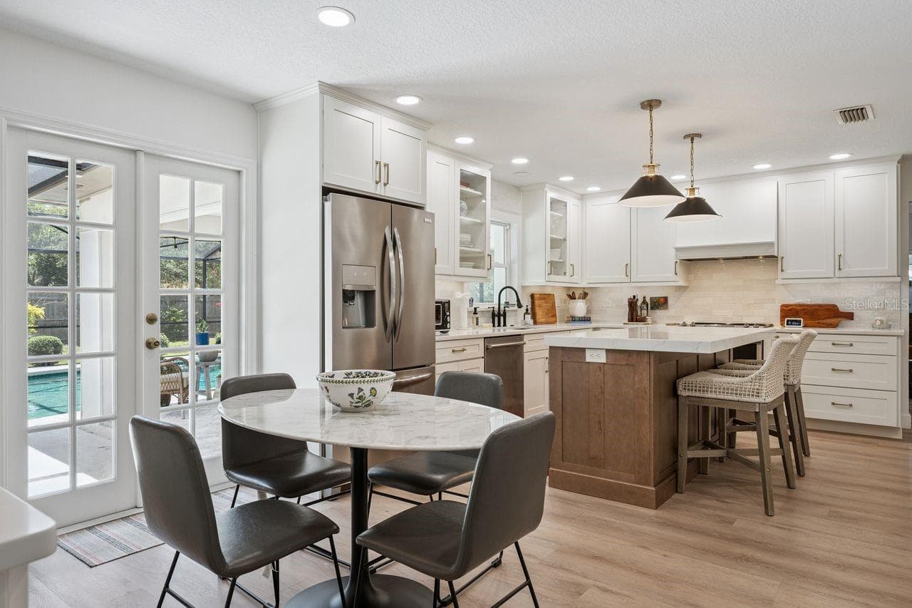516 WOODVIEW DRIVE — photo 13 of 48