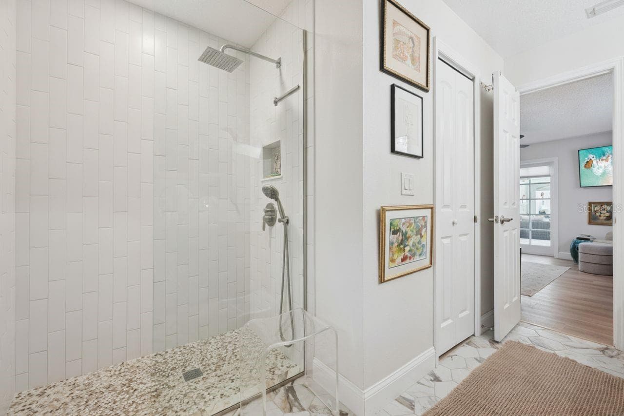 516 WOODVIEW DRIVE — photo 22 of 48