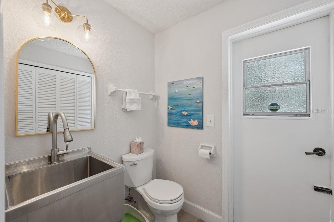 516 WOODVIEW DRIVE — photo 32 of 48
