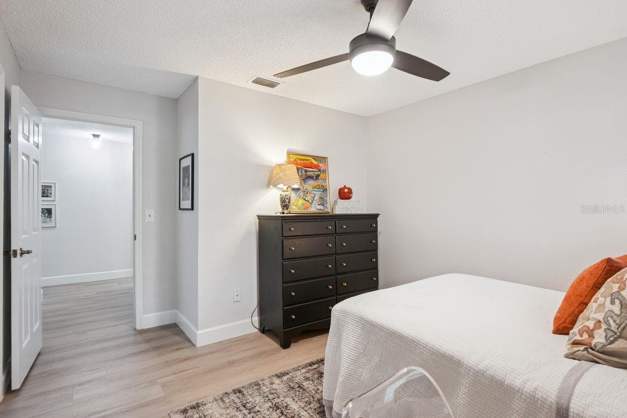 516 WOODVIEW DRIVE — photo 25 of 48