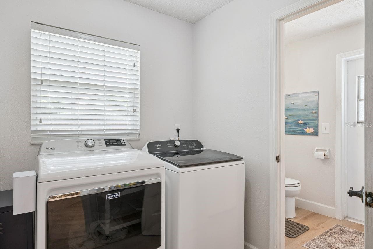 516 WOODVIEW DRIVE — photo 31 of 48