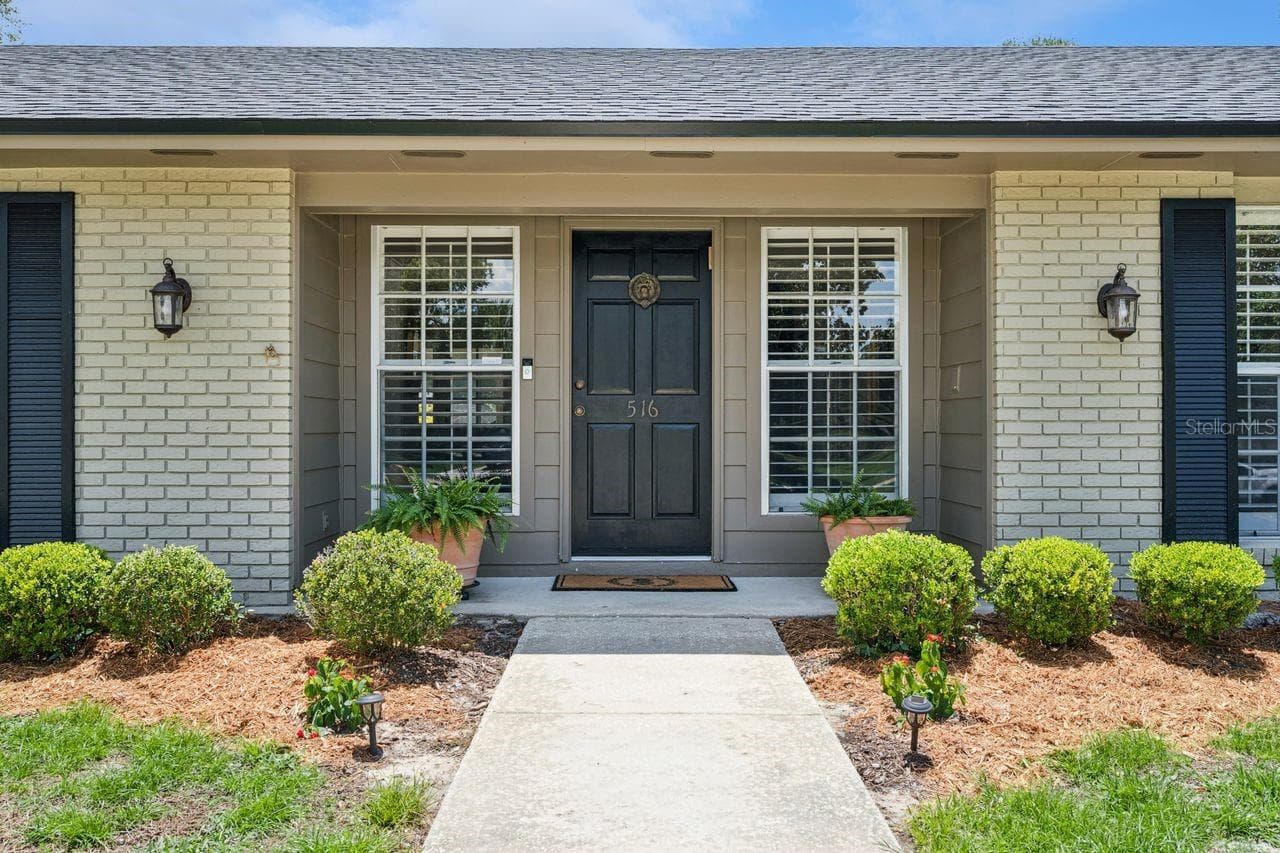 516 WOODVIEW DRIVE — photo 3 of 48