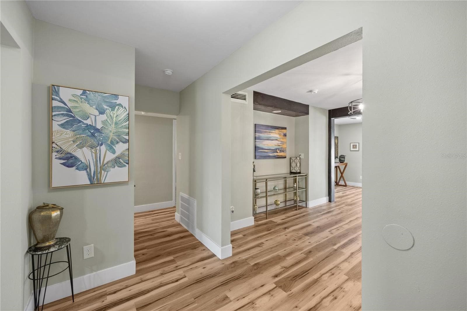 2344 WOODCREST DRIVE — photo 3 of 22