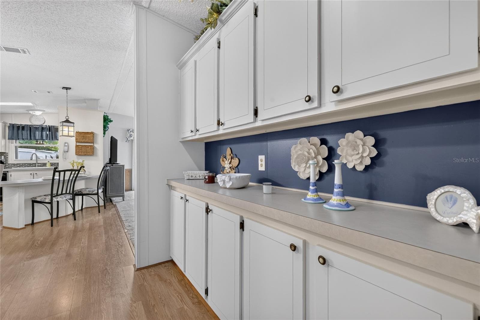 572 TAMMI DRIVE — photo 8 of 36