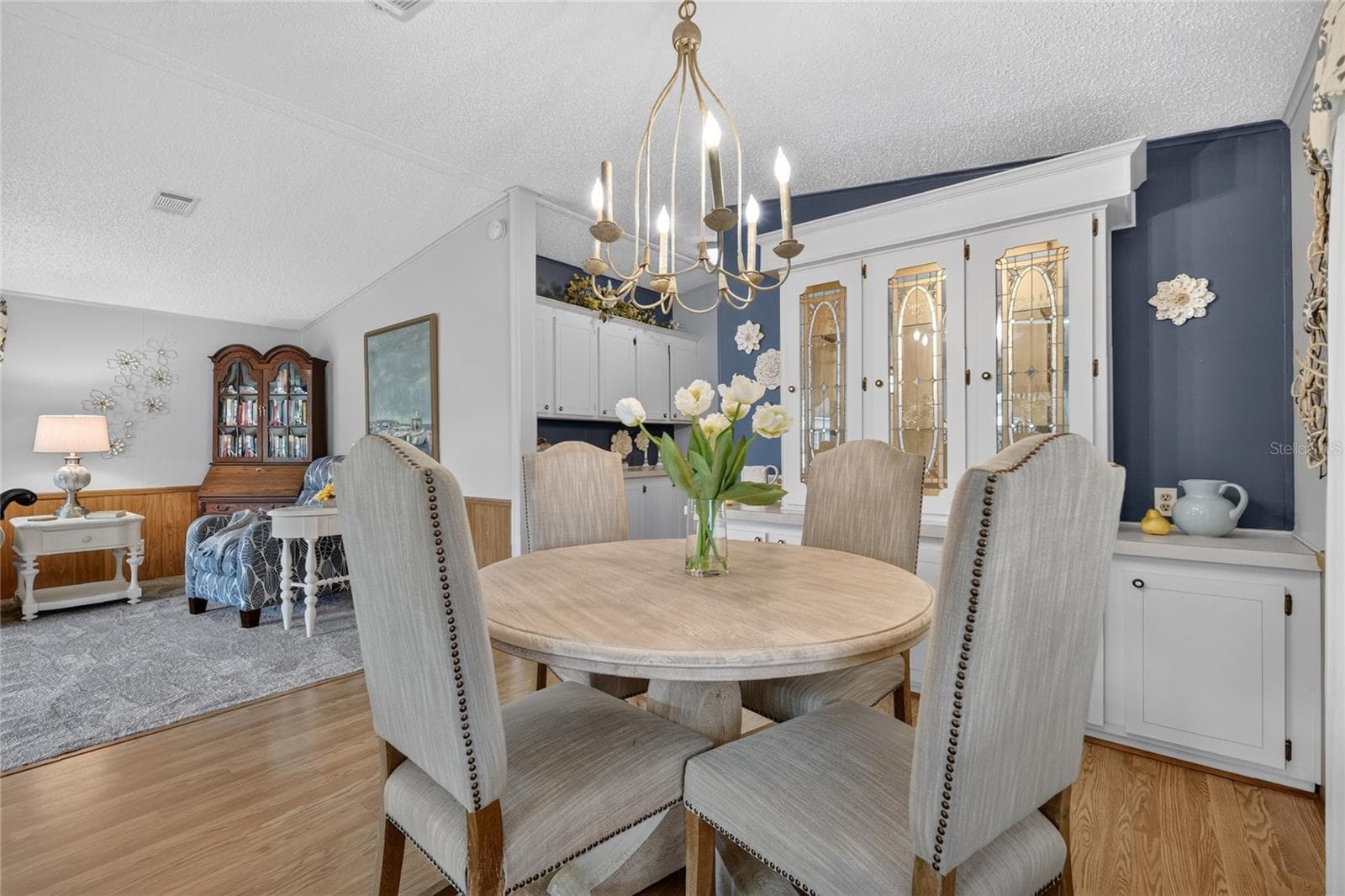 572 TAMMI DRIVE — photo 4 of 36