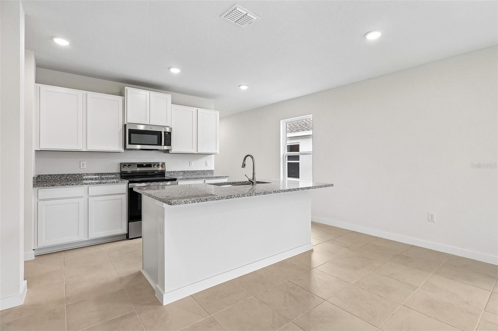 231 HUGO DRIVE — photo 8 of 28