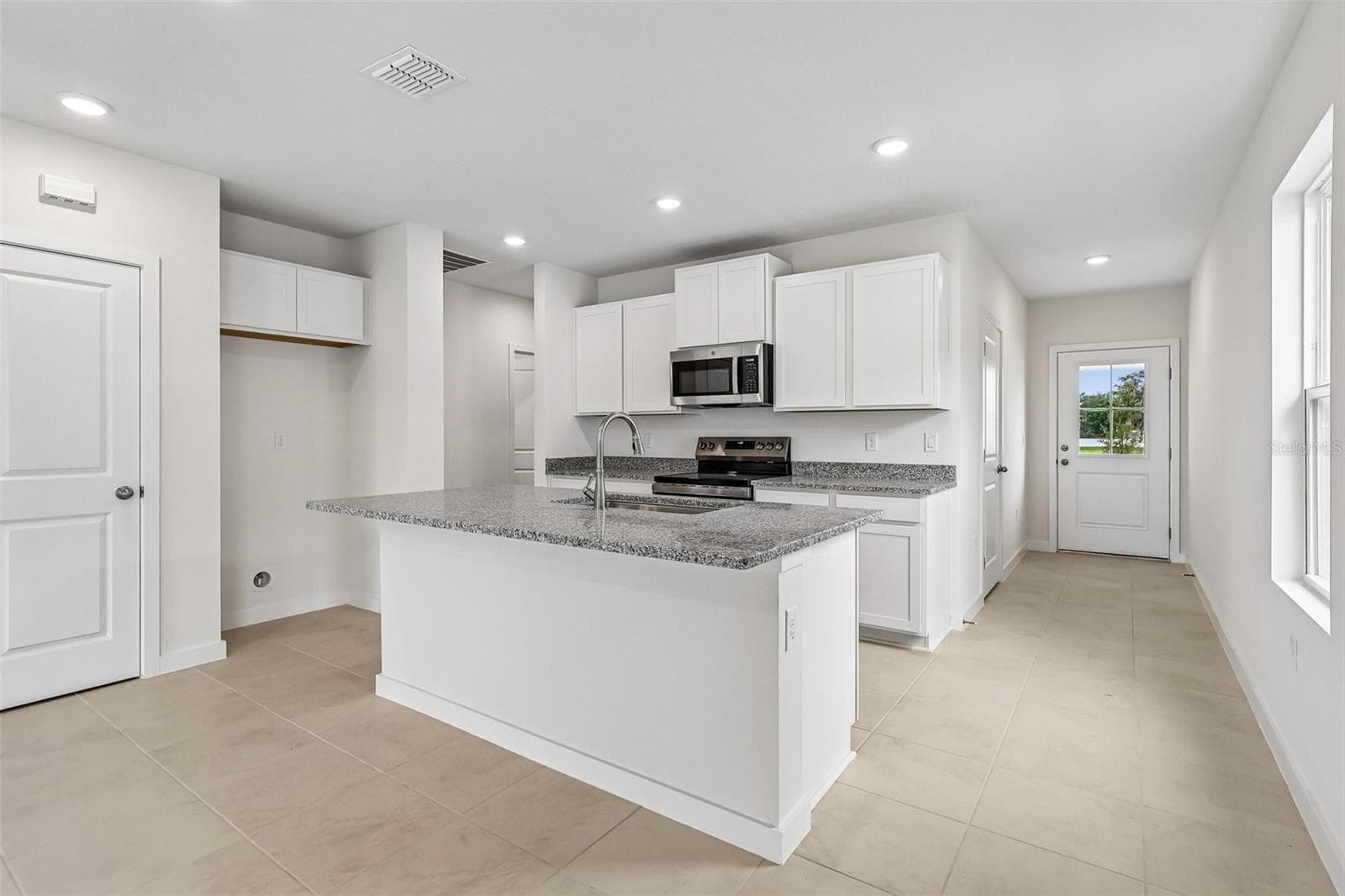 231 HUGO DRIVE — photo 9 of 28