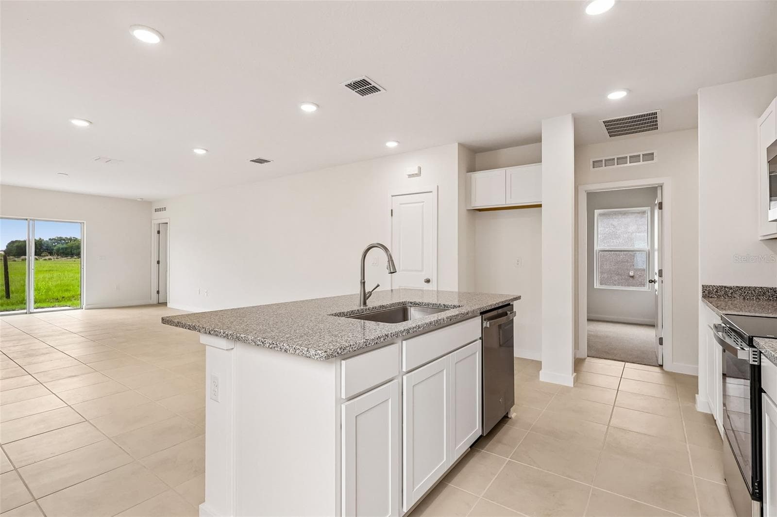 231 HUGO DRIVE — photo 6 of 28