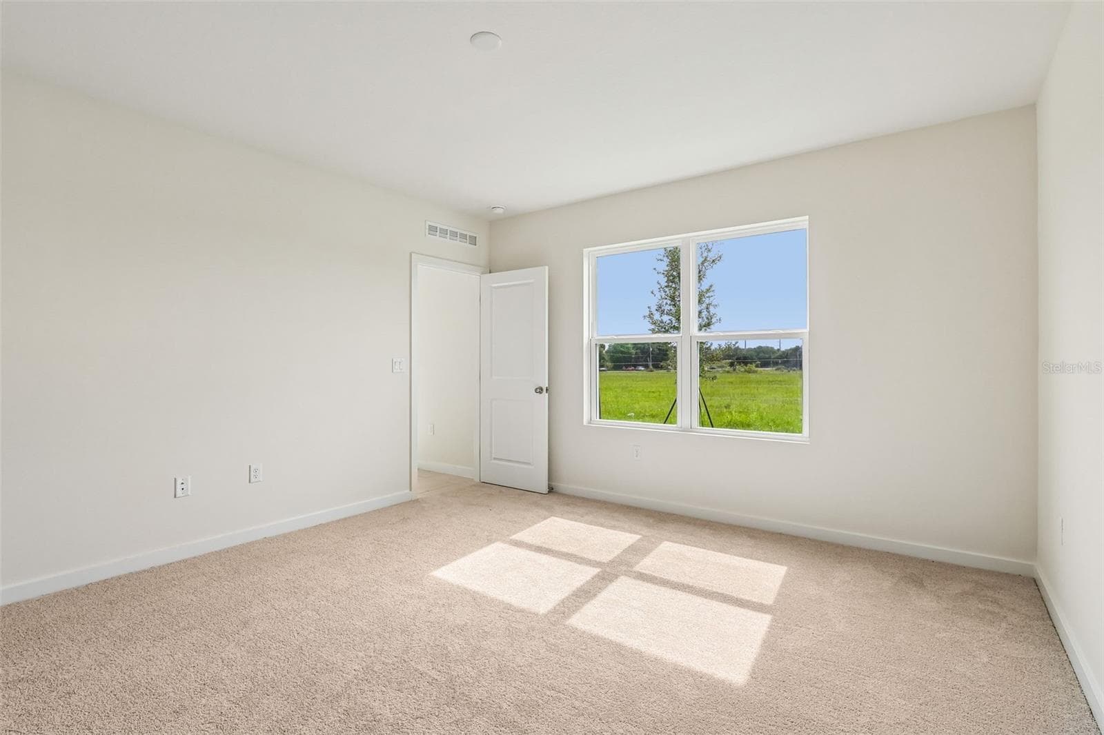 231 HUGO DRIVE — photo 13 of 28
