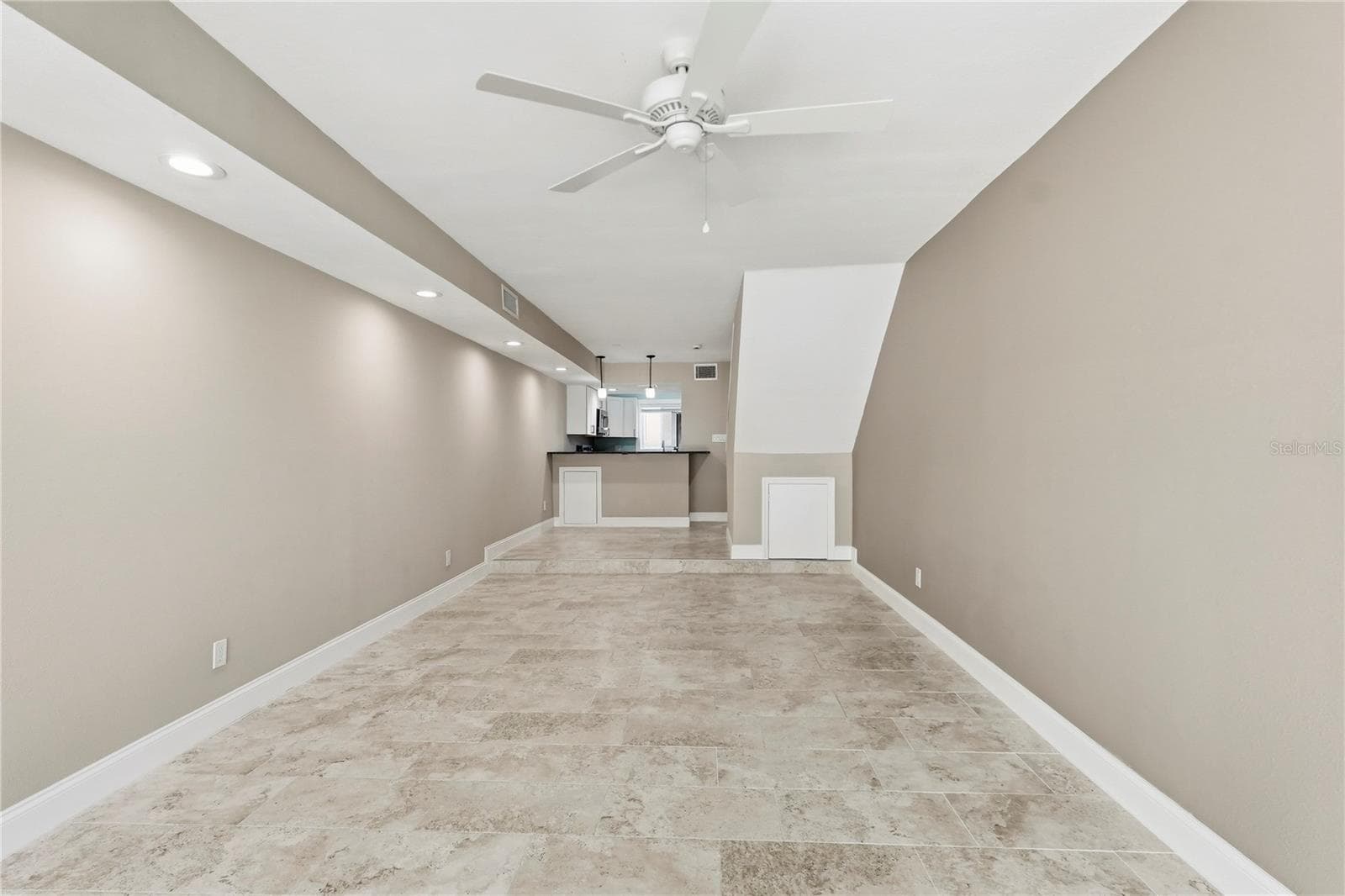 3120 BEACH BOULEVARD — photo 10 of 38