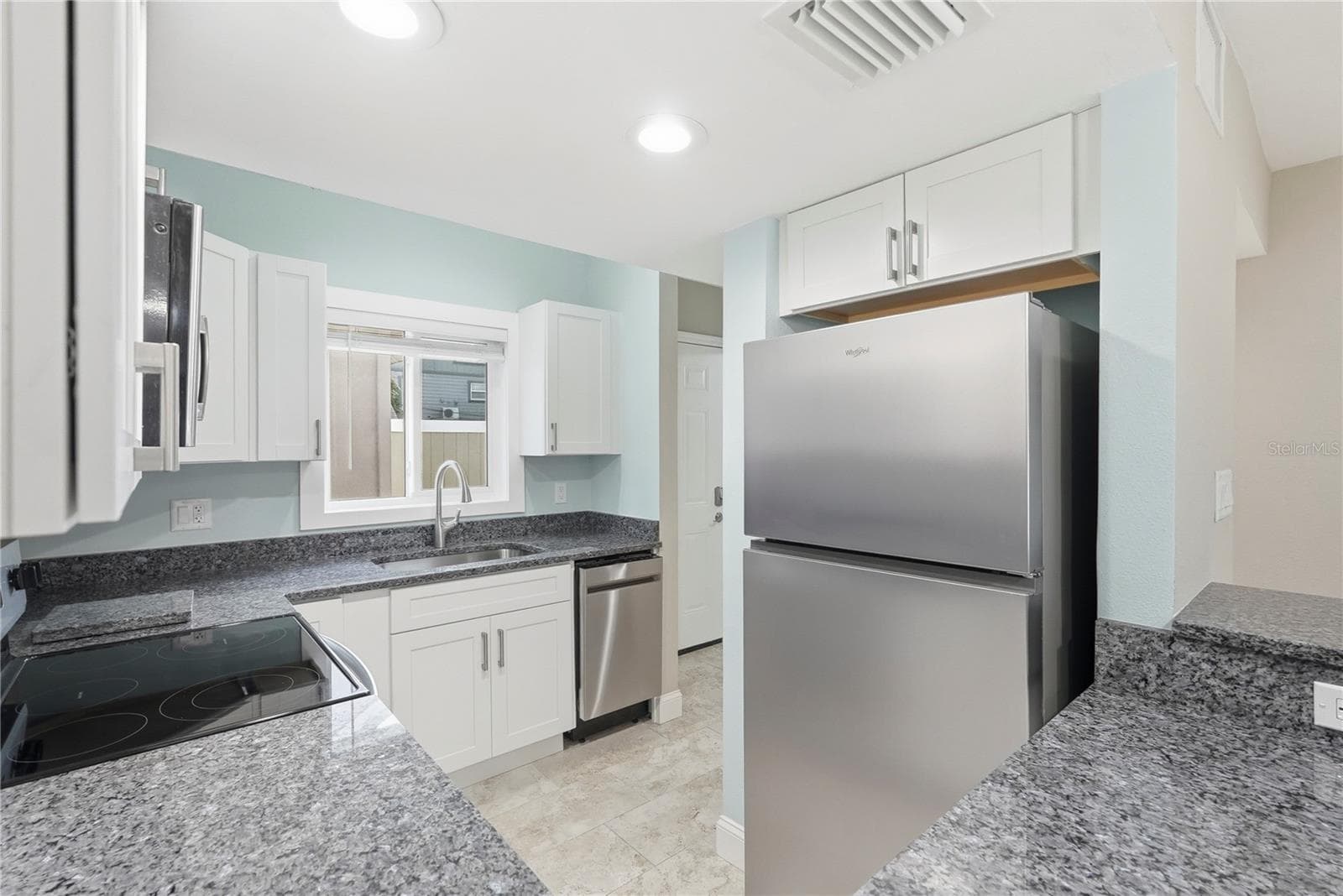 3120 BEACH BOULEVARD — photo 4 of 38