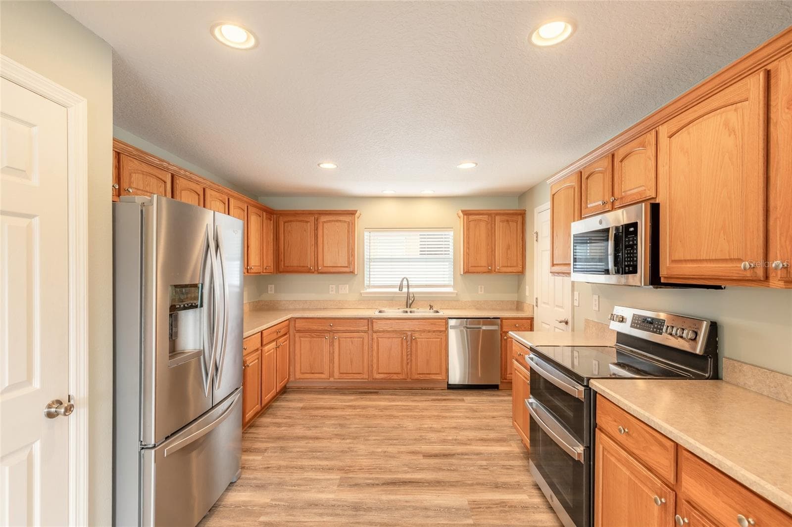 3321 PINTELLO AVENUE — photo 4 of 42