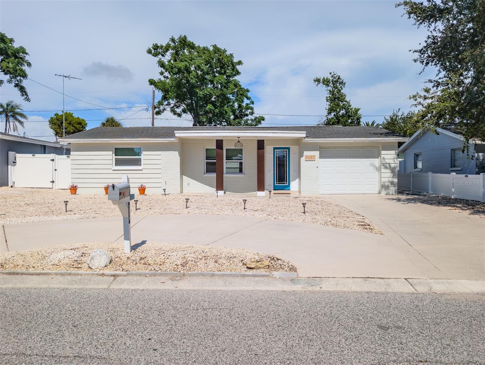 3650 KINGSBURY DRIVE — photo 1 of 42