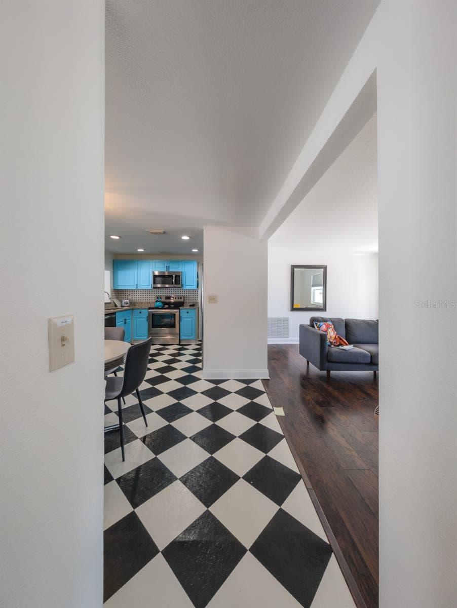 3650 KINGSBURY DRIVE — photo 15 of 42