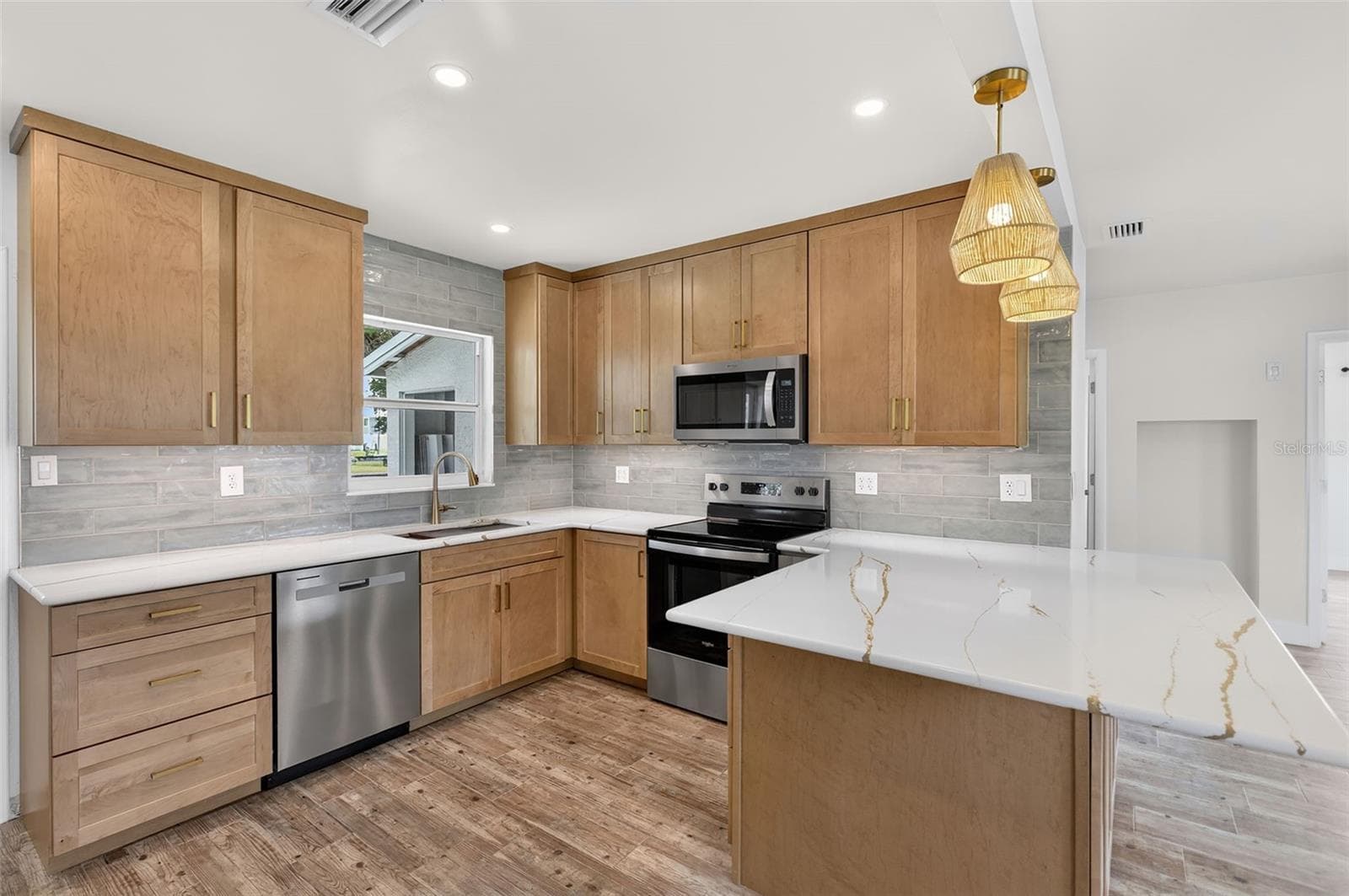 10451 MARION STREET — photo 17 of 35