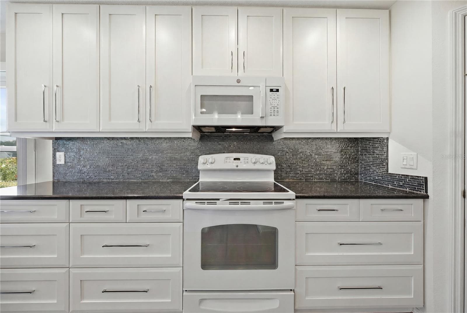 4226 KINGSFIELD DRIVE — photo 5 of 66