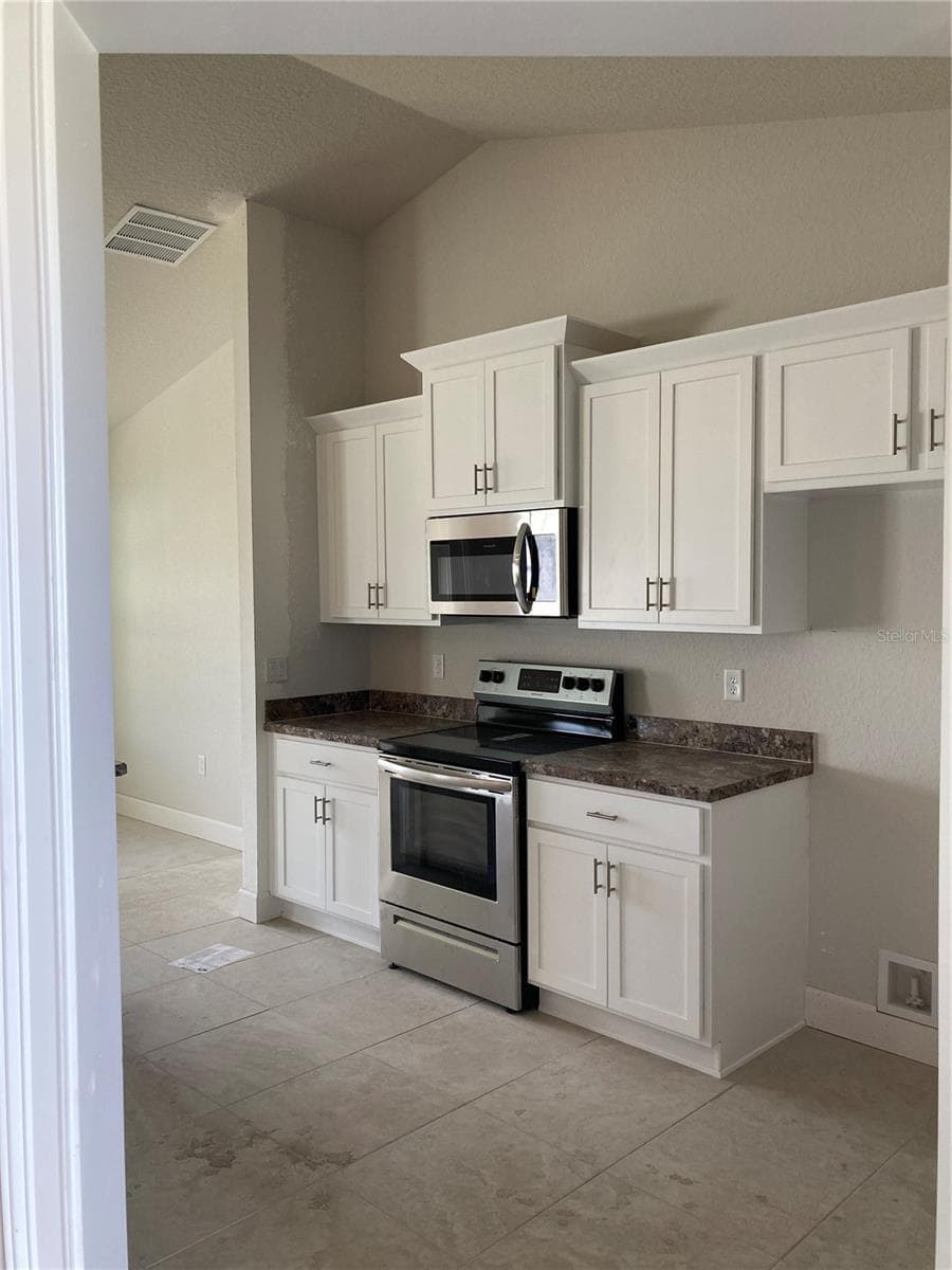 8 DOGWOOD PLACE — photo 3 of 13