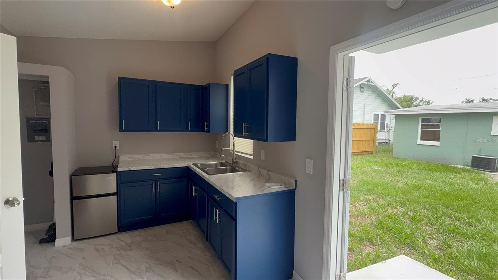 8623 WILLOW AVENUE — photo 13 of 14