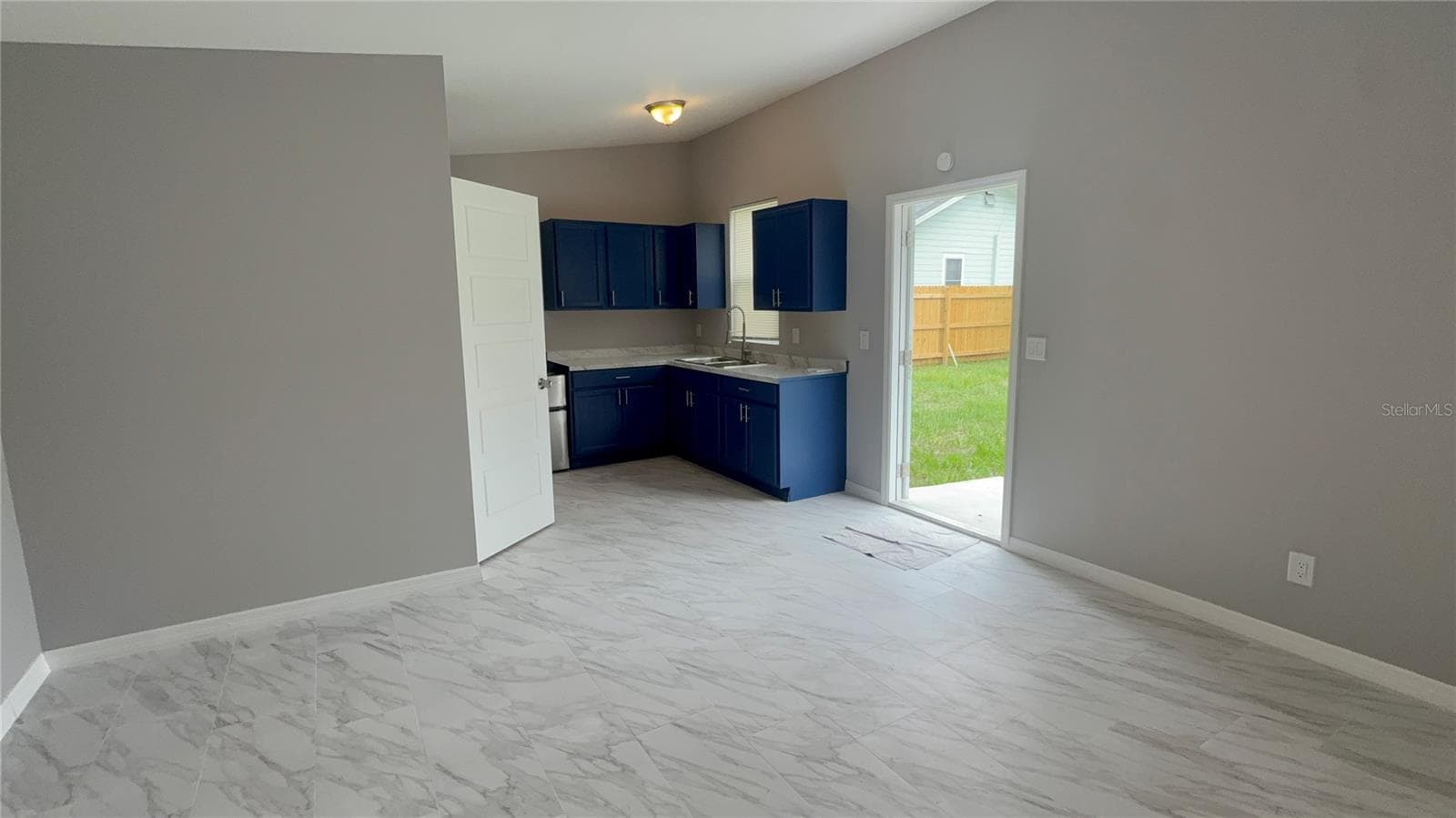 8623 WILLOW AVENUE — photo 8 of 14