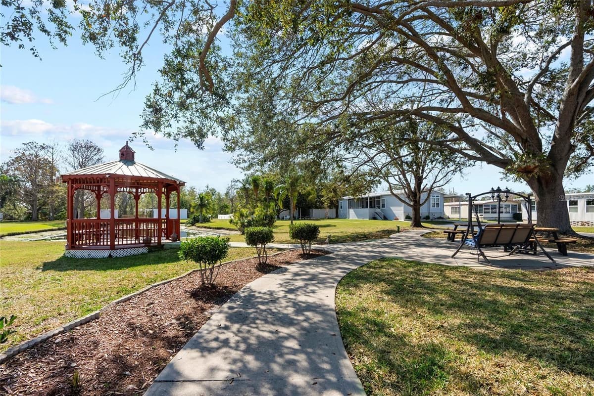 10473 HOLIDAY SHORES DRIVE — photo 18 of 20