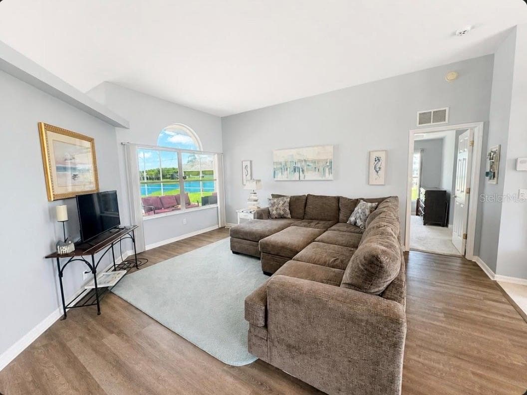 1856 FOROUGH CIRCLE — photo 5 of 56