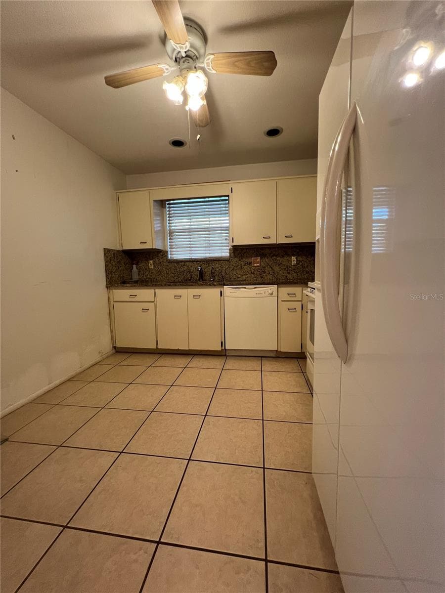 11940 SKYLAKE PLACE — photo 10 of 27