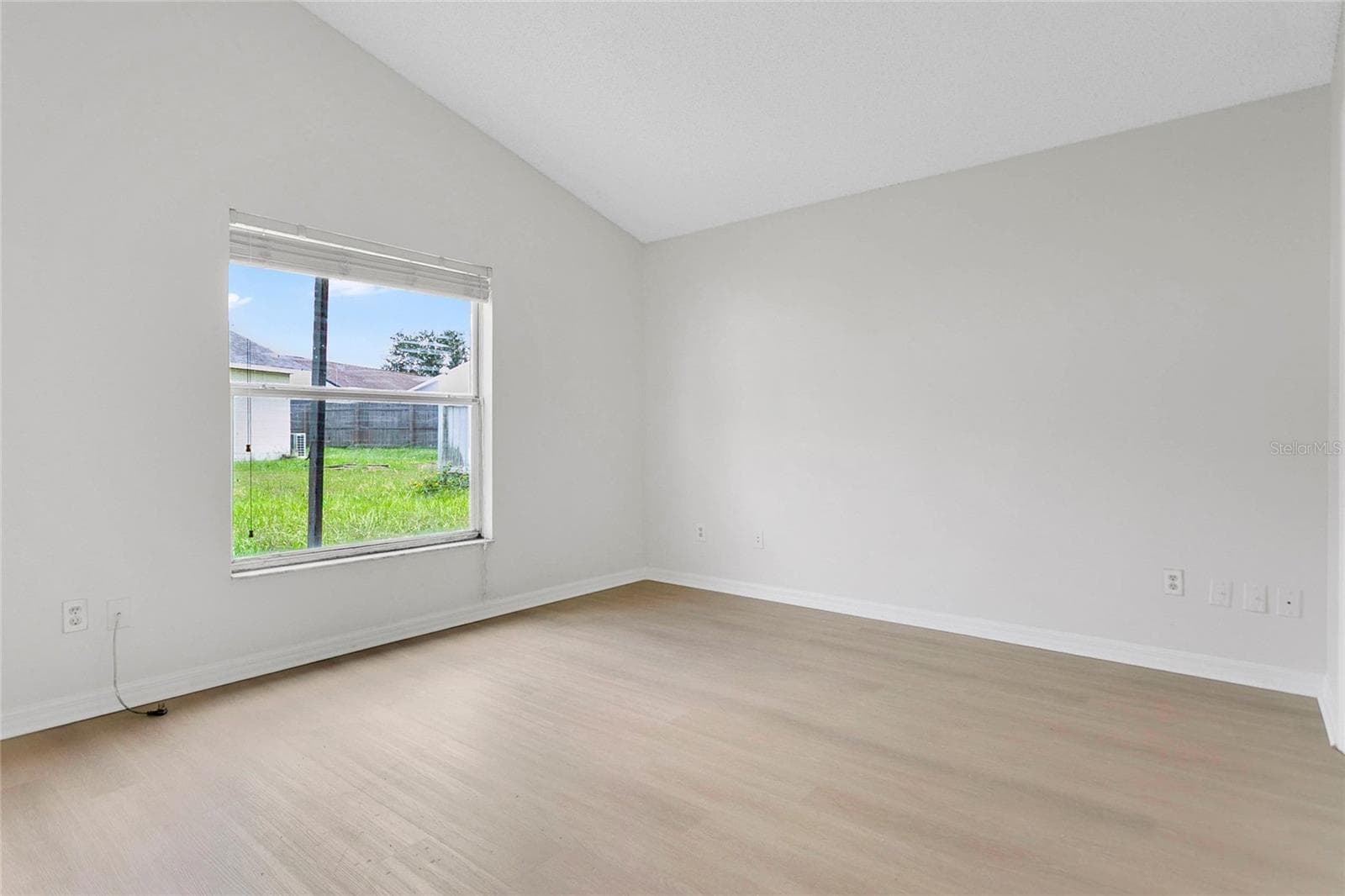 9703 RED CLOVER AVENUE — photo 12 of 24