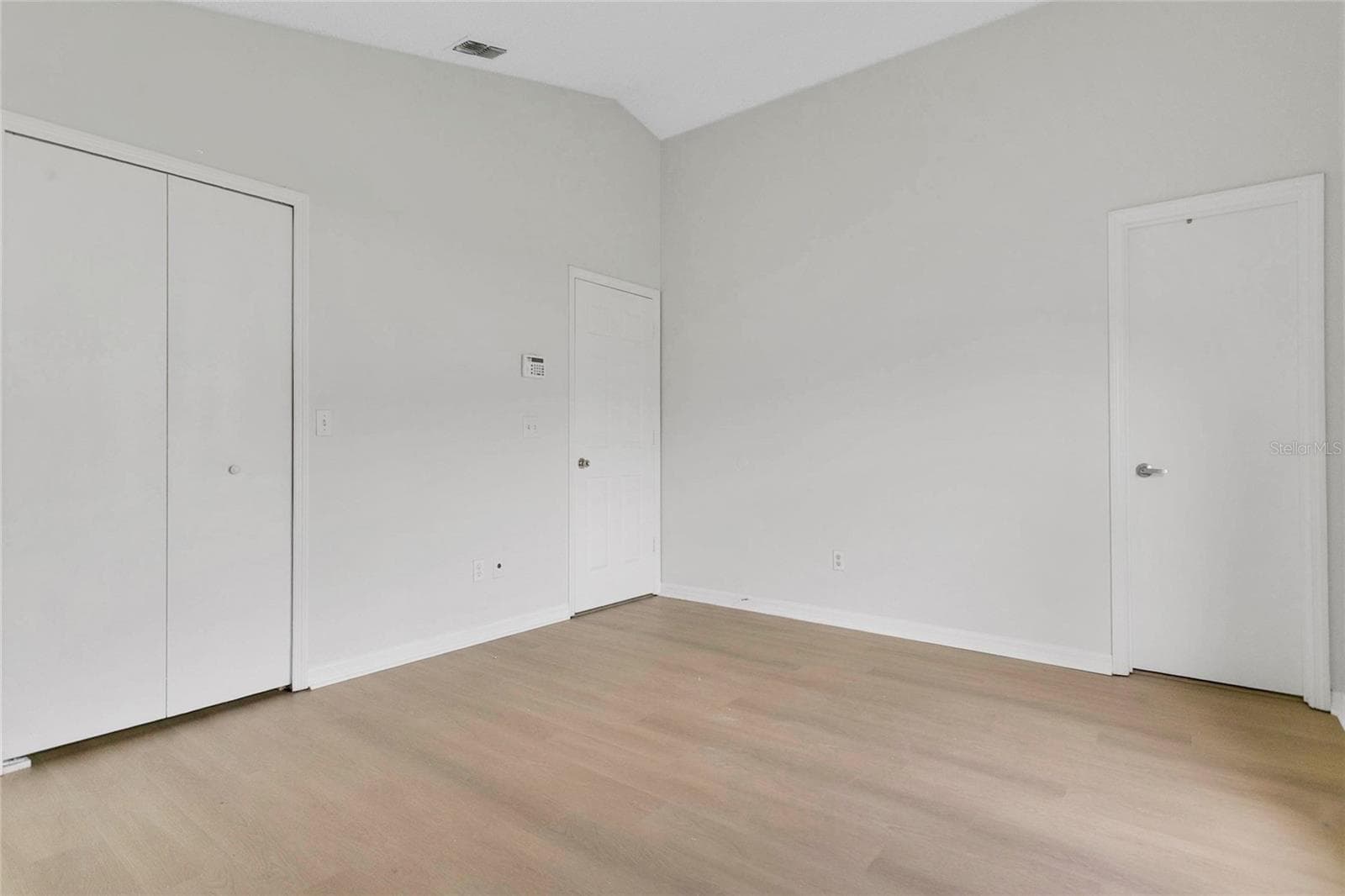 9703 RED CLOVER AVENUE — photo 13 of 24
