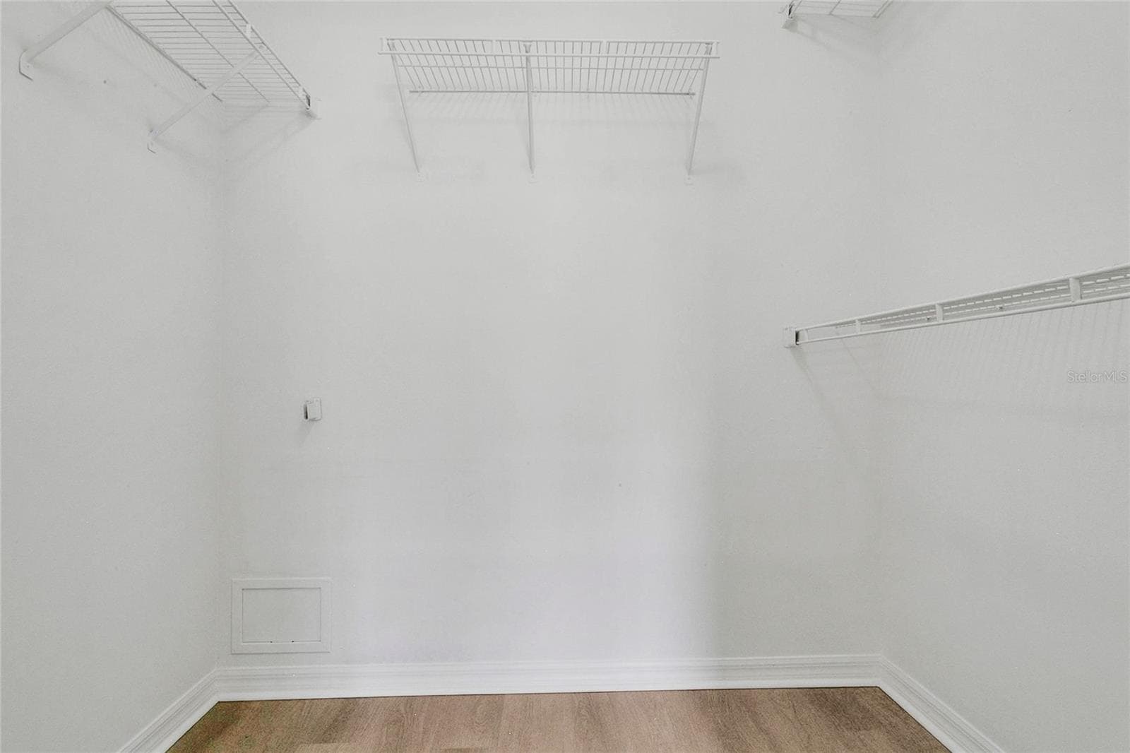 9703 RED CLOVER AVENUE — photo 15 of 24