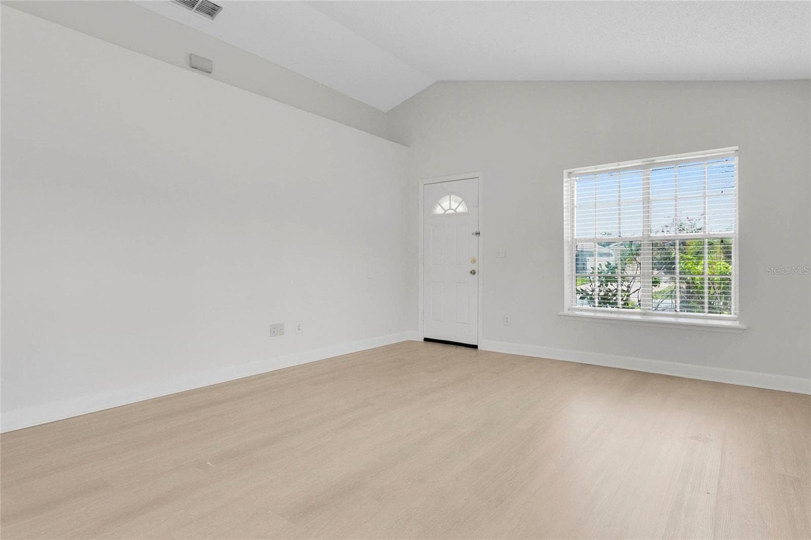 9703 RED CLOVER AVENUE — photo 4 of 24
