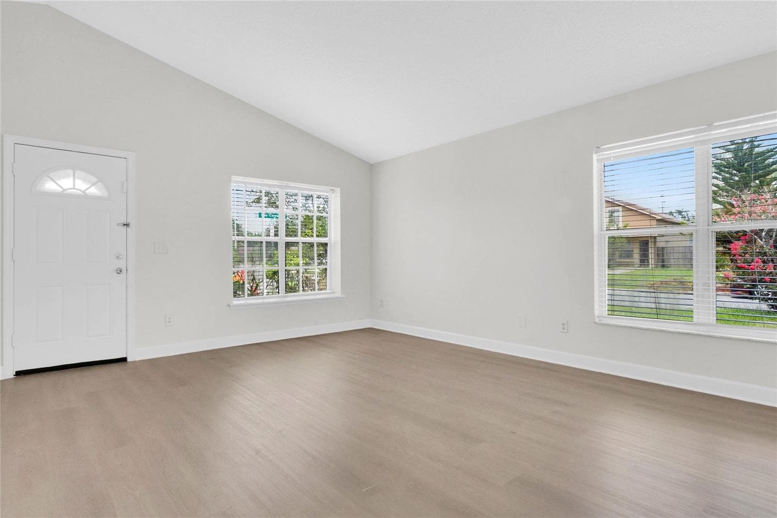 9703 RED CLOVER AVENUE — photo 5 of 24