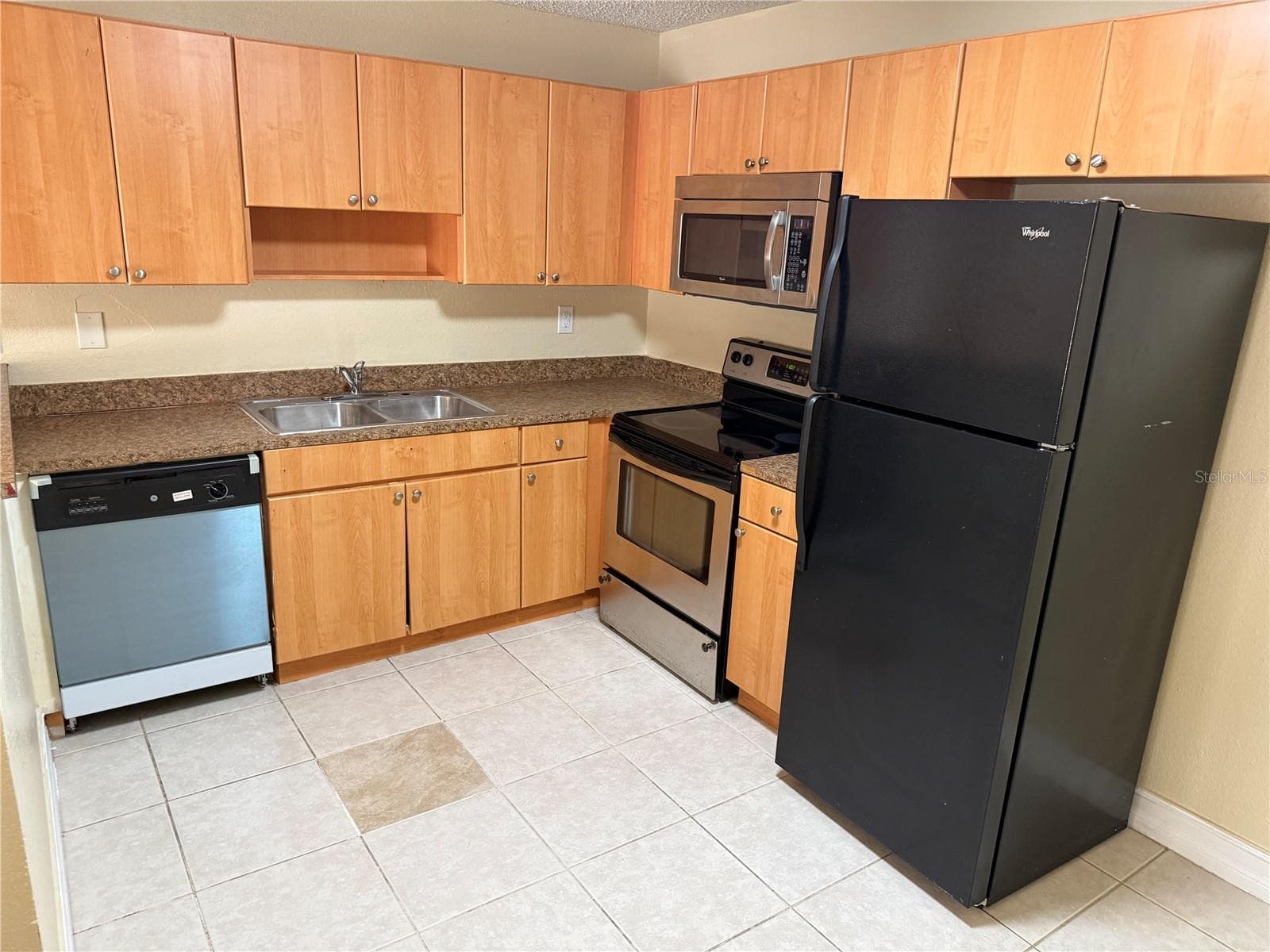 21026 VOYAGER BOULEVARD — photo 4 of 20