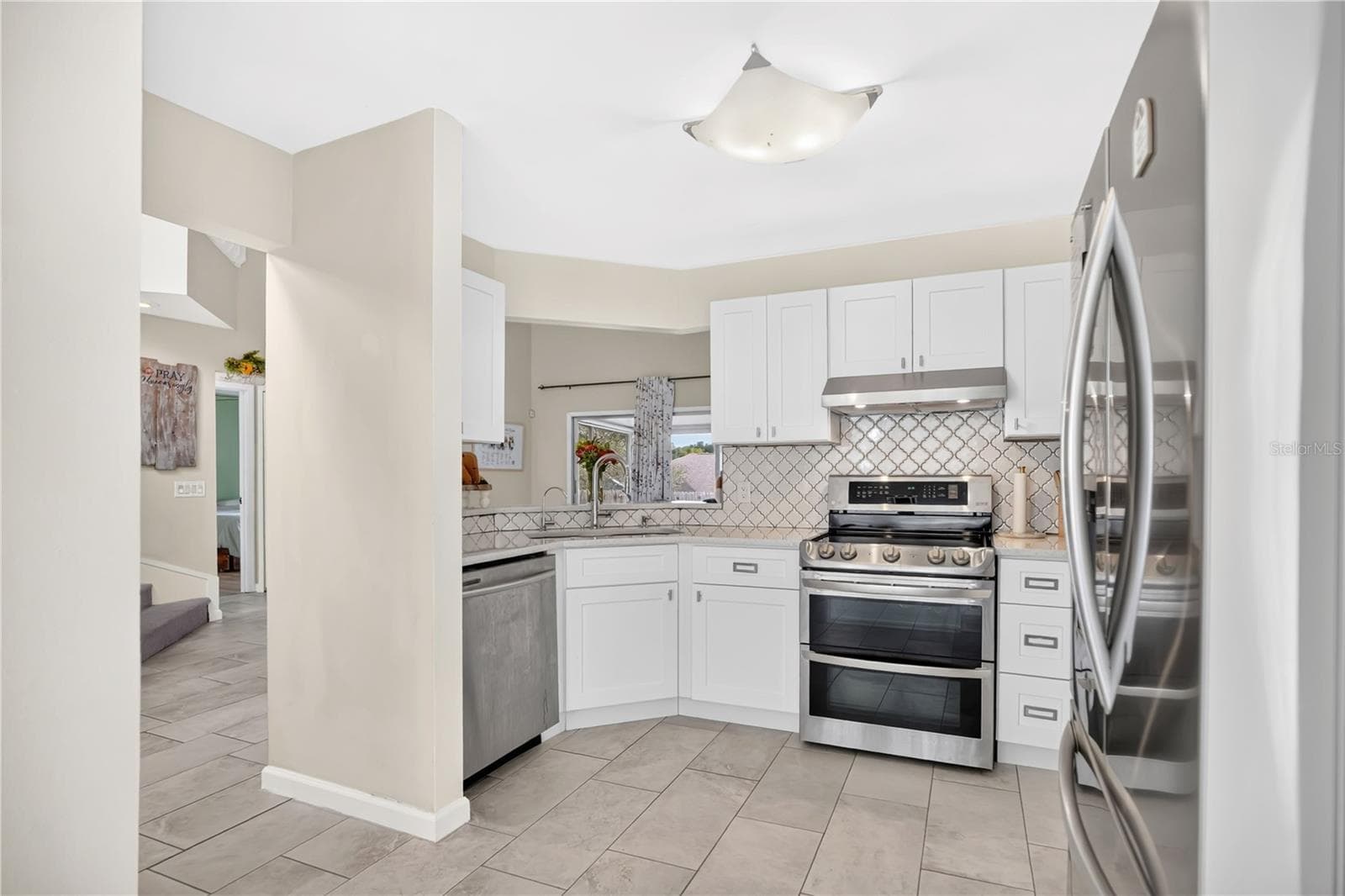 7408 LITTLE POND COURT — photo 4 of 35