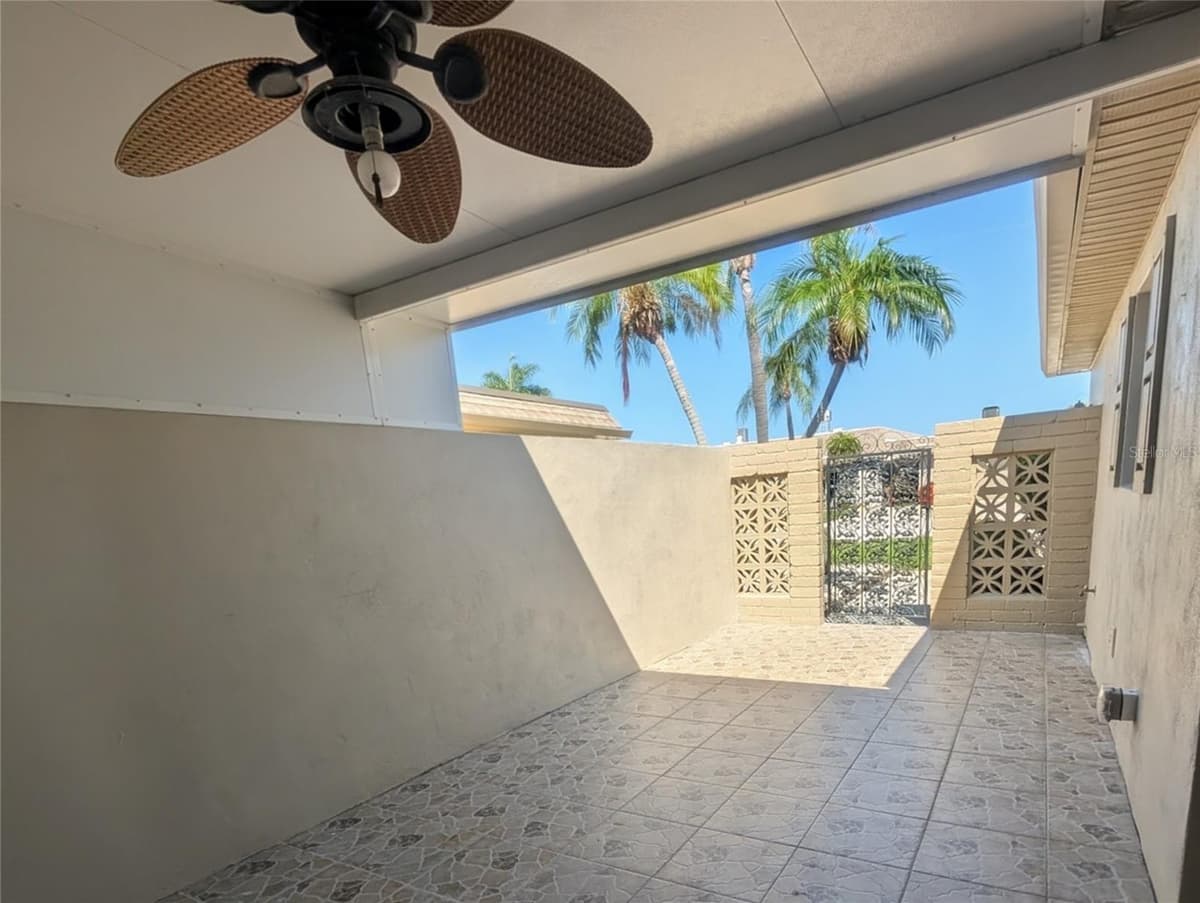 542 BOCA CIEGA POINT BOULEVARD — photo 4 of 38