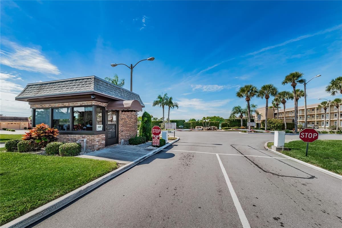 542 BOCA CIEGA POINT BOULEVARD — photo 37 of 38