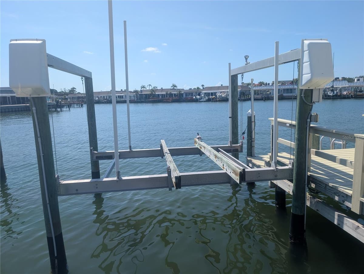 542 BOCA CIEGA POINT BOULEVARD — photo 17 of 38