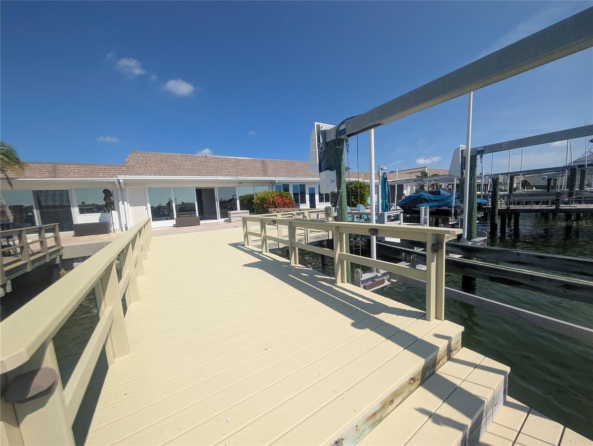 542 BOCA CIEGA POINT BOULEVARD — photo 18 of 38