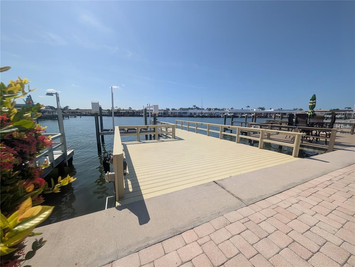 542 BOCA CIEGA POINT BOULEVARD — photo 19 of 38