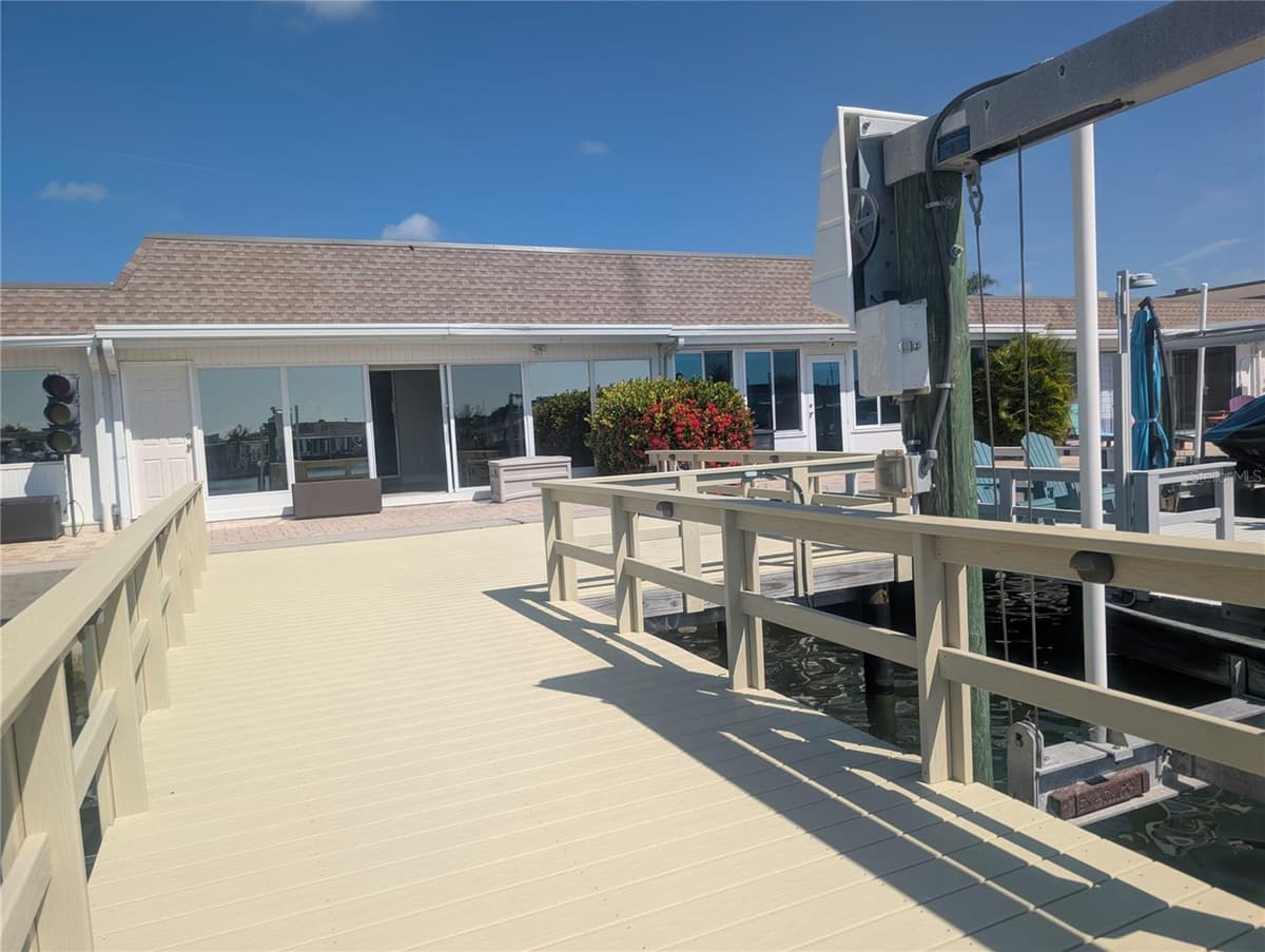 542 BOCA CIEGA POINT BOULEVARD — photo 16 of 38