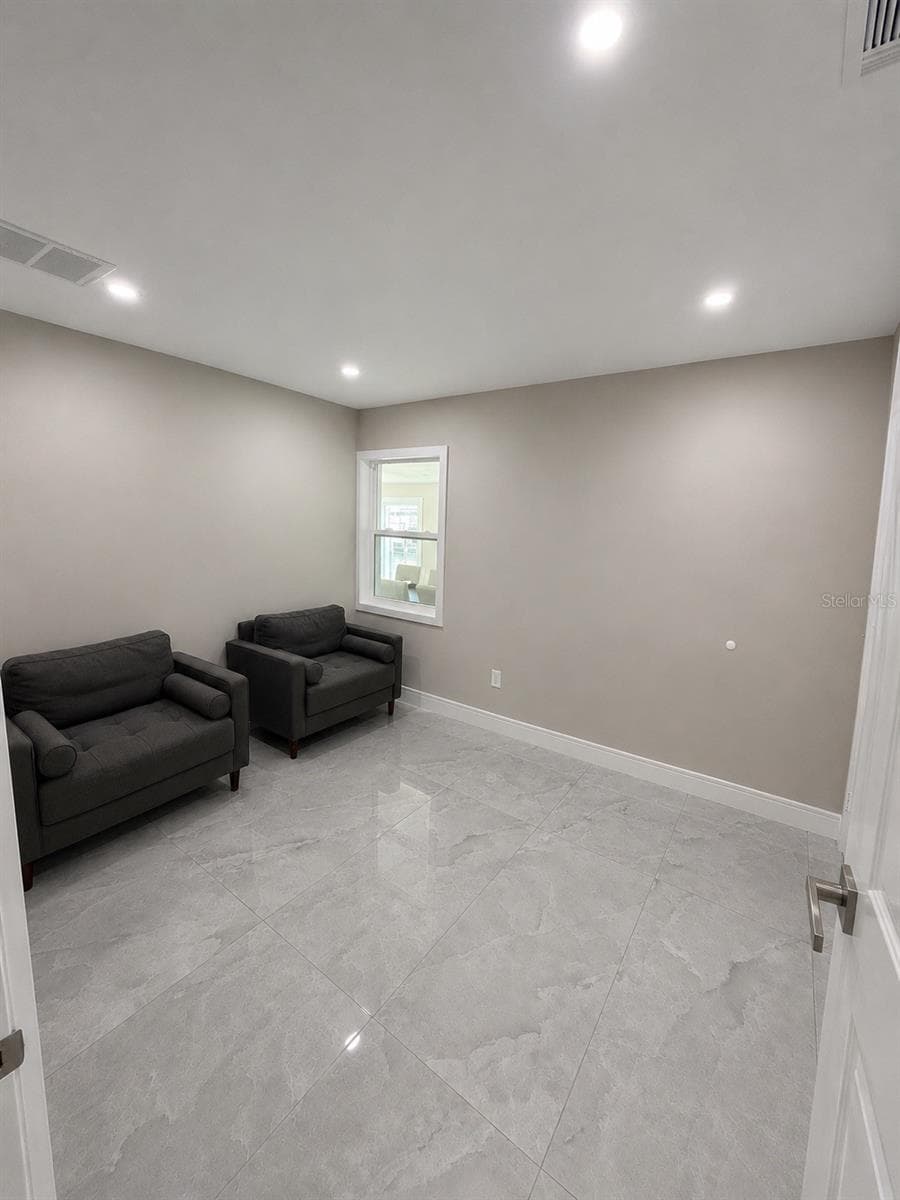 10706 DOWRY AVENUE — photo 5 of 23