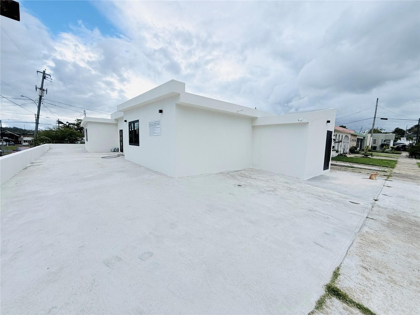 TRIPLEX HOUSE  Calle 5 D1 EXT. BUSO — photo 2 of 27