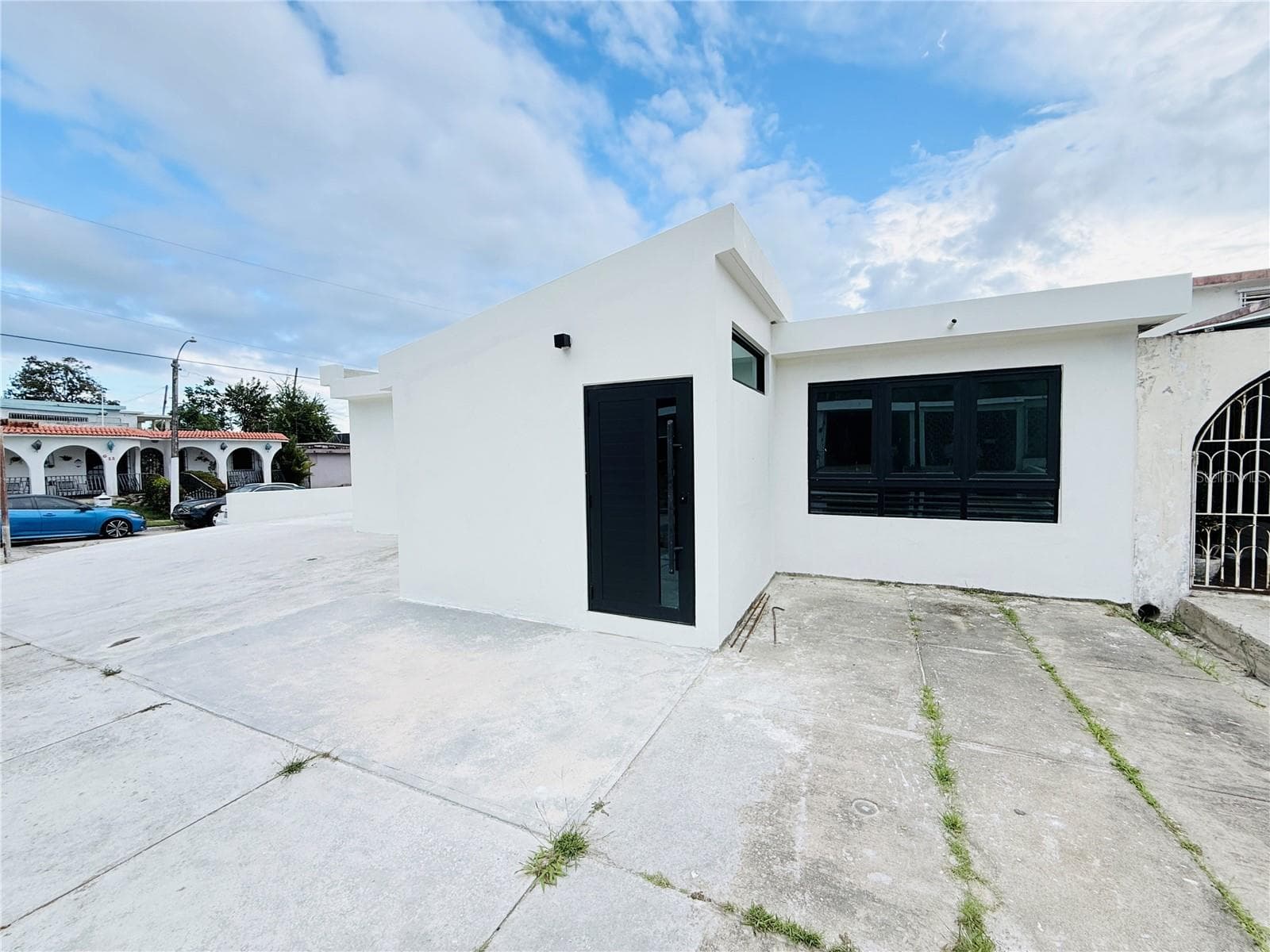 TRIPLEX HOUSE  Calle 5 D1 EXT. BUSO — photo 1 of 27
