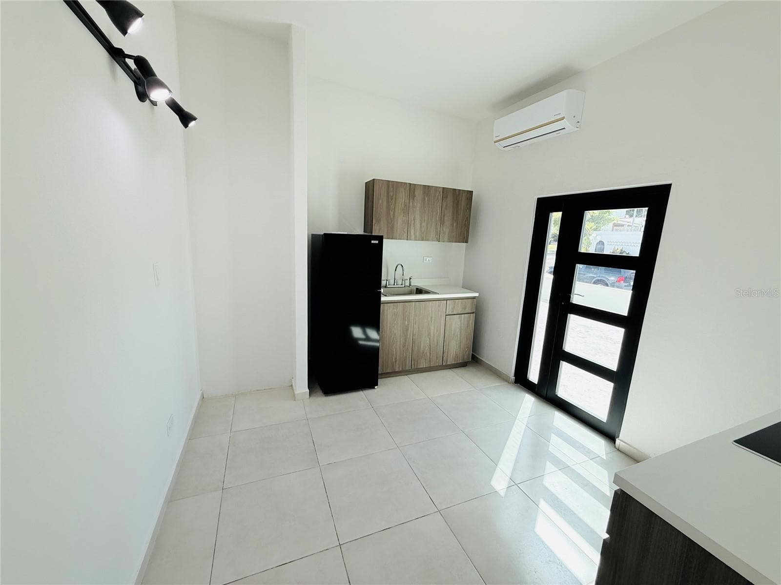 TRIPLEX HOUSE  Calle 5 D1 EXT. BUSO — photo 17 of 27