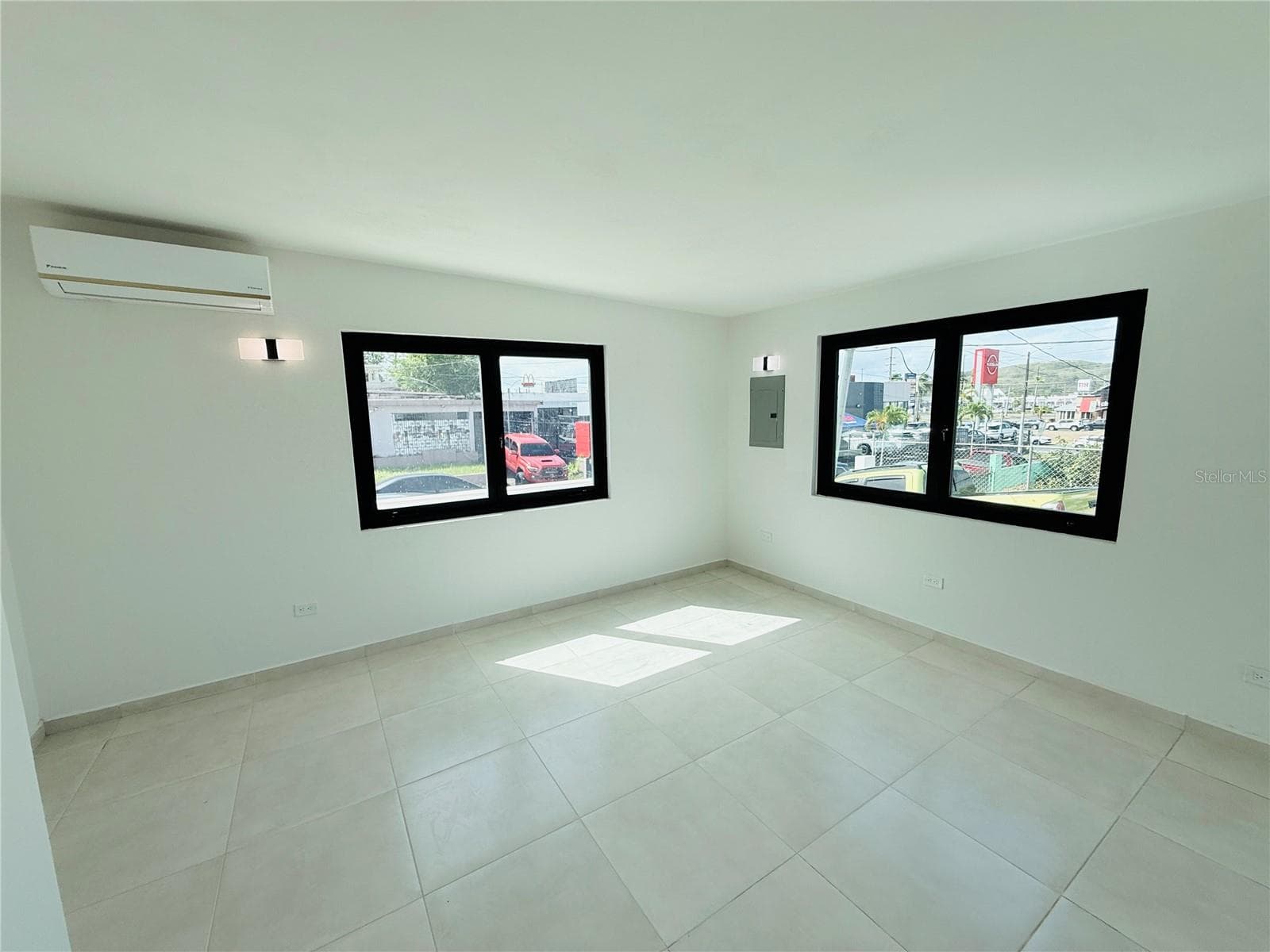 TRIPLEX HOUSE  Calle 5 D1 EXT. BUSO — photo 20 of 27