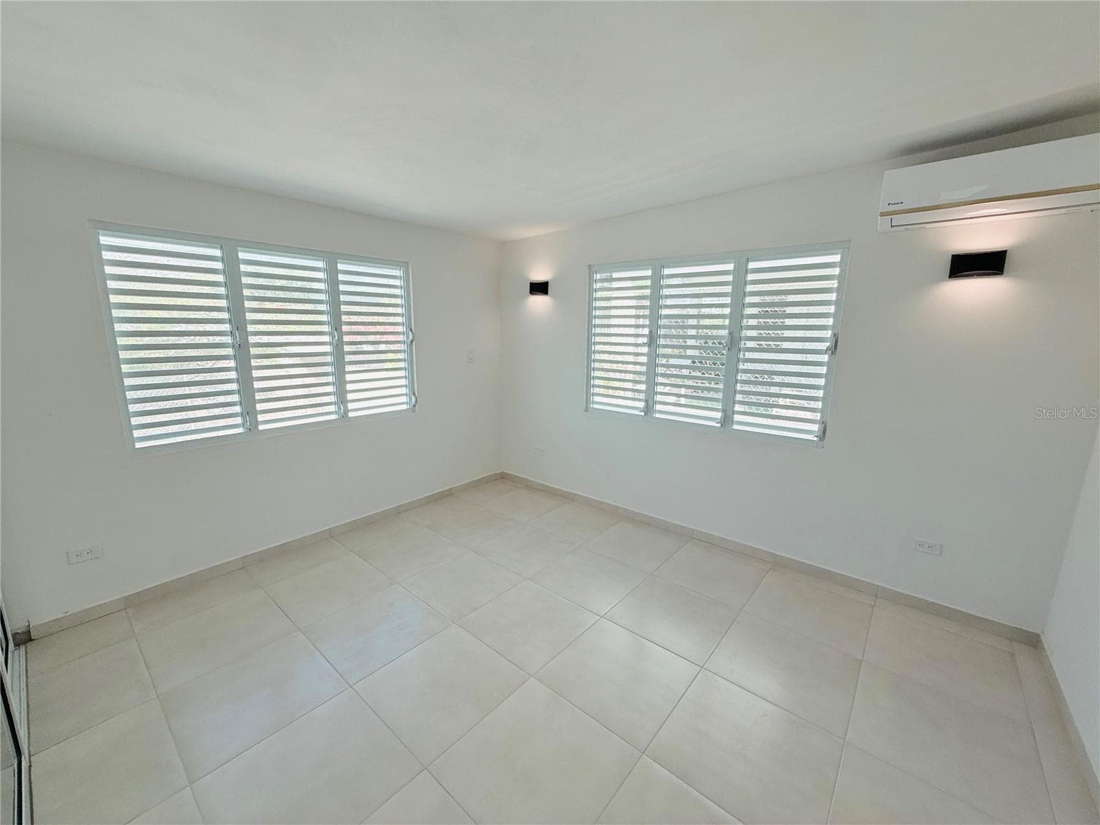 TRIPLEX HOUSE  Calle 5 D1 EXT. BUSO — photo 18 of 27